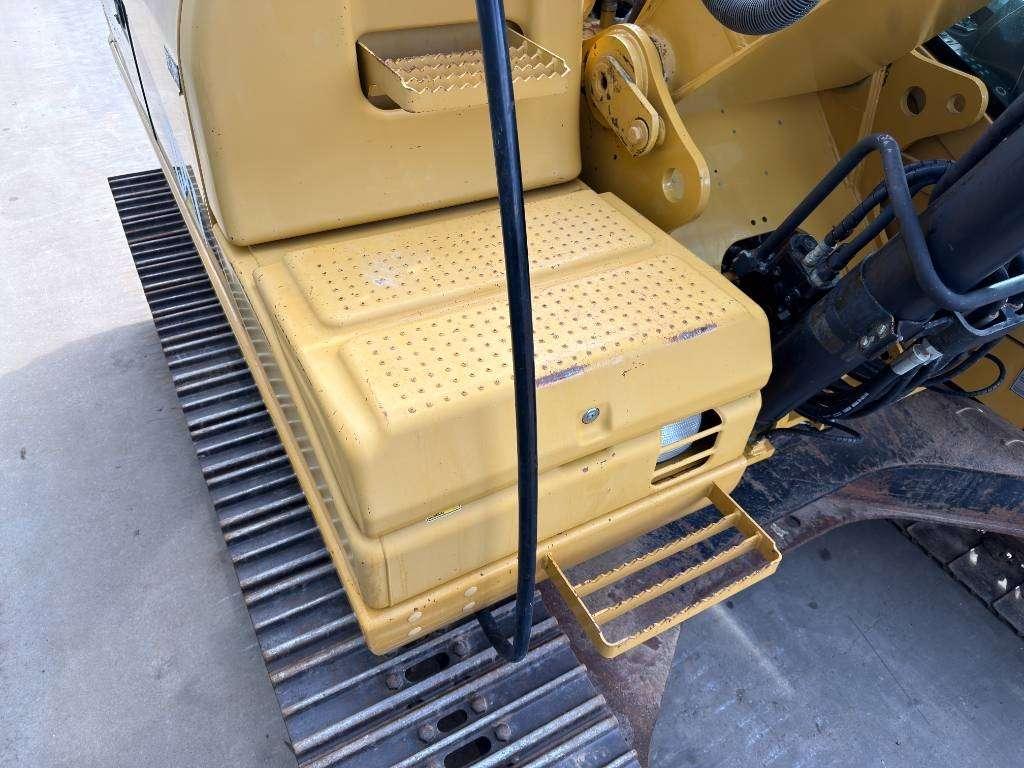 Caterpillar 320D L Photo 17