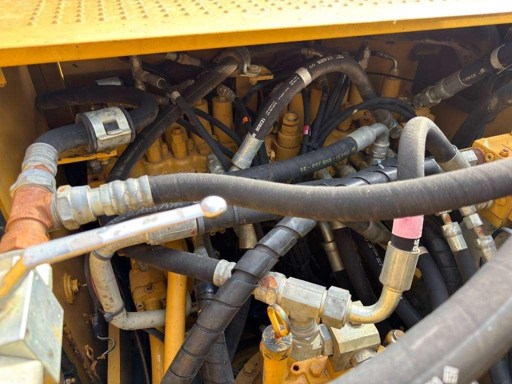 Caterpillar 320D L Photo 19