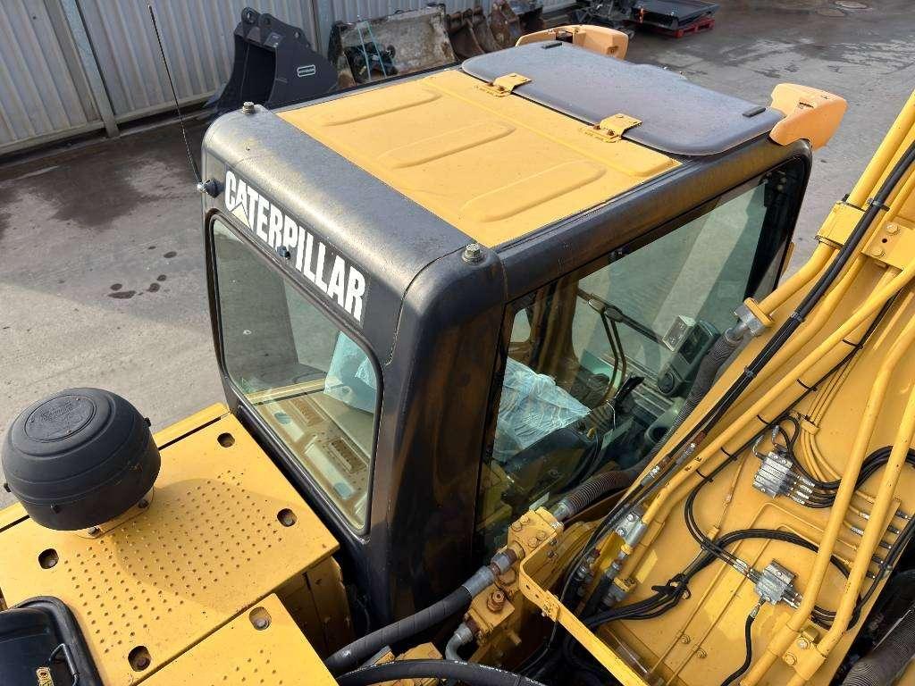 Caterpillar 320D L Photo 21