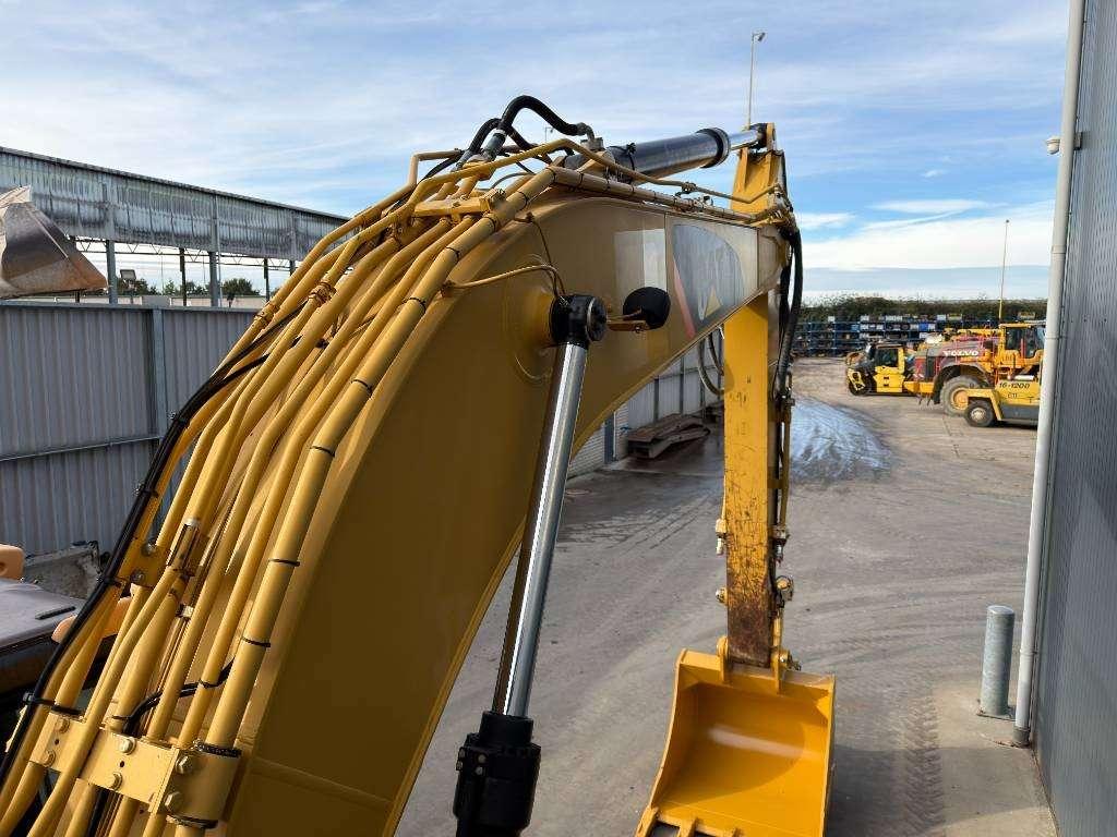 Caterpillar 320D L Photo 23