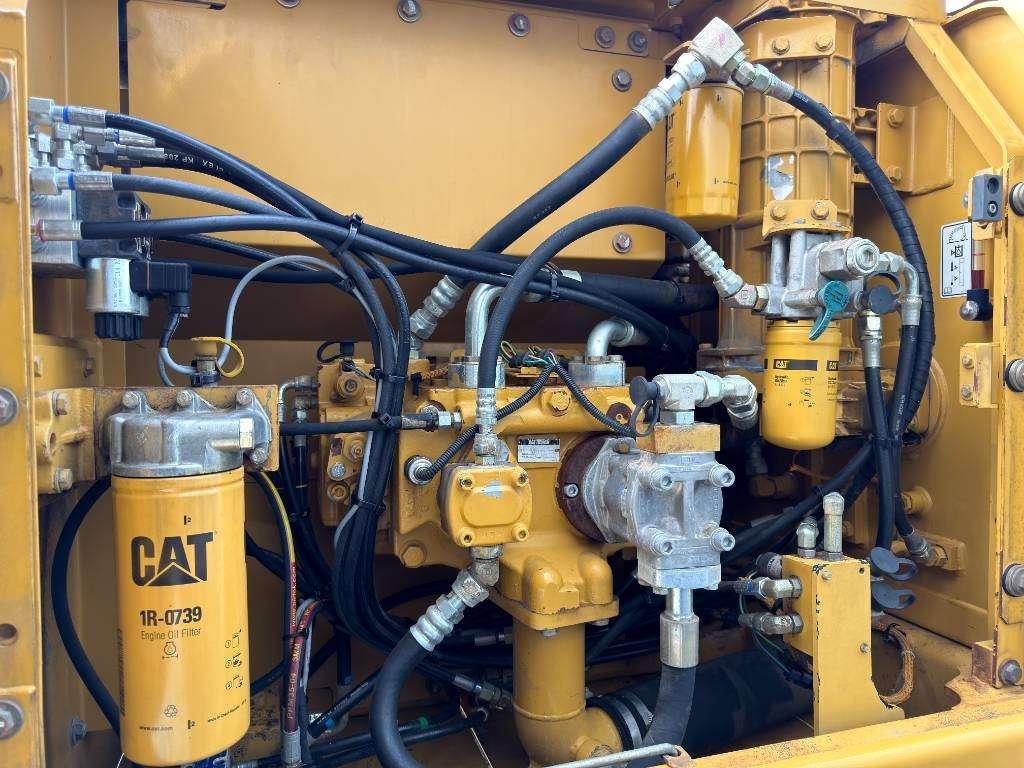 Caterpillar 320D L Photo 27