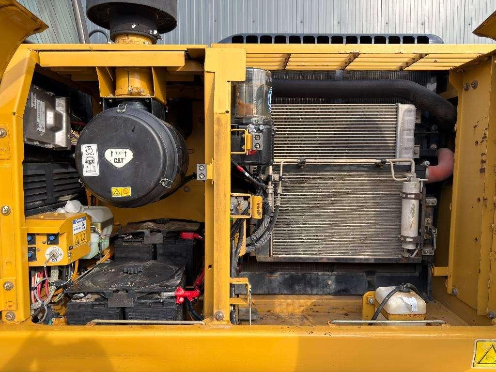 Caterpillar 320D L Photo 28