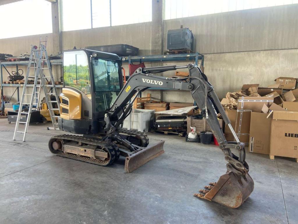 Volvo EC27D Photo 2