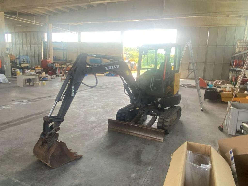 Volvo EC27D Photo 5