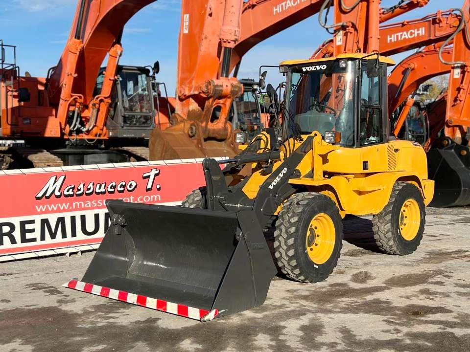 Volvo L30G Photo 1