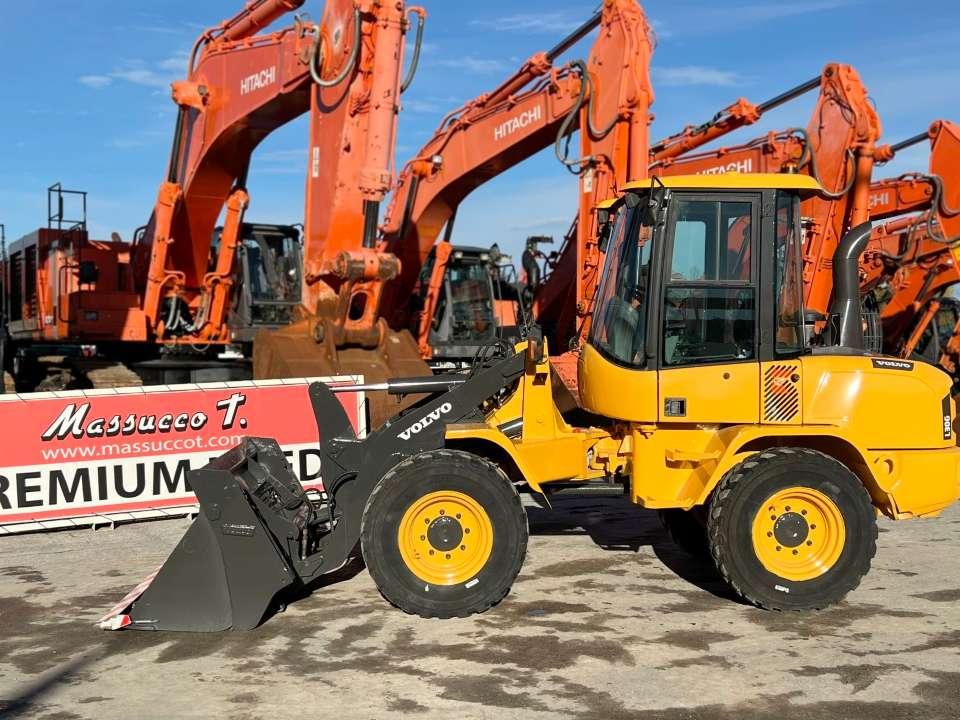 Volvo L30G Photo 2