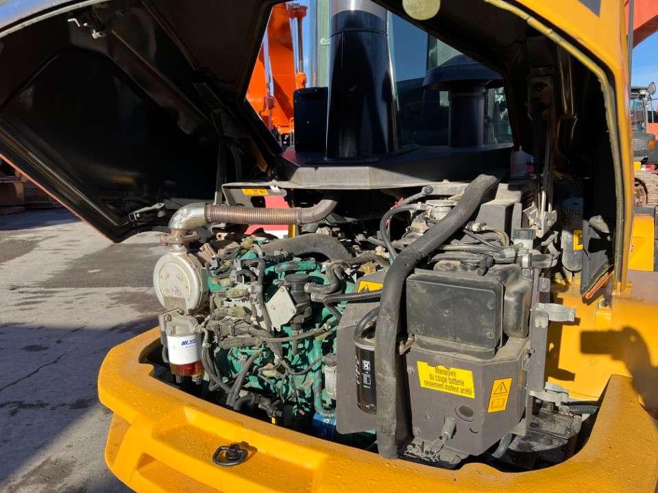 Volvo L30G Photo 4