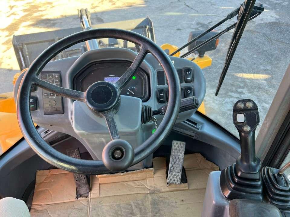 Volvo L30G Photo 8
