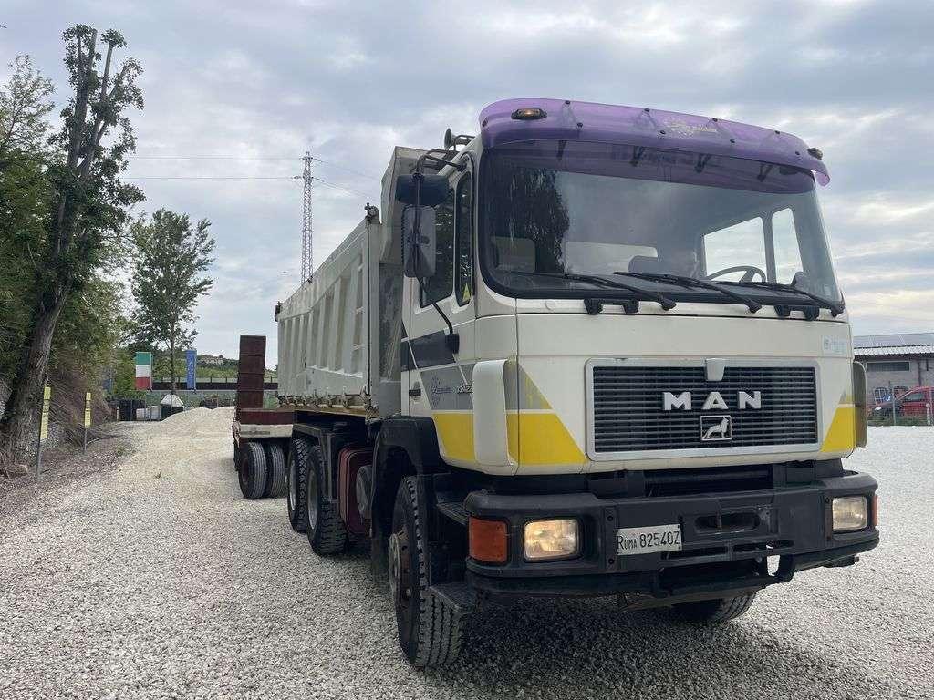 Man 33.422 Photo 6