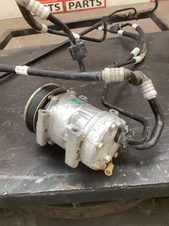 Compresseur climatisation pour Volvo FH16 550 6x4 Photo 3