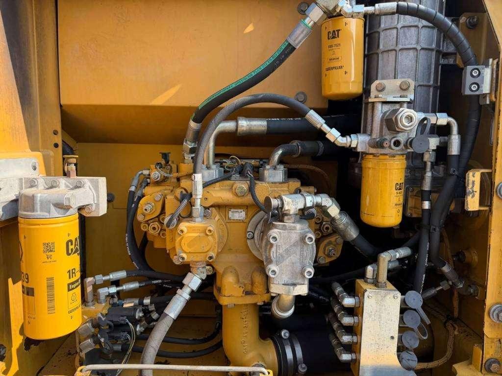 Caterpillar 323D L Photo 12
