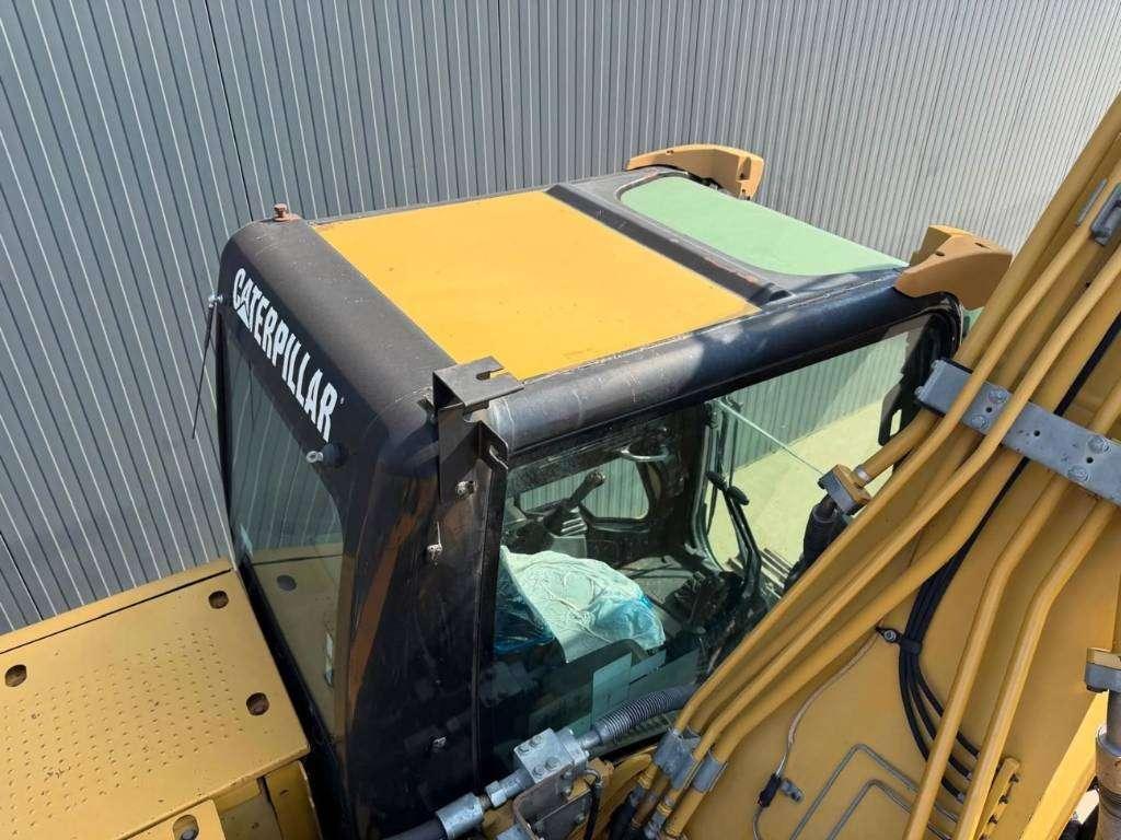 Caterpillar 323D L Photo 14