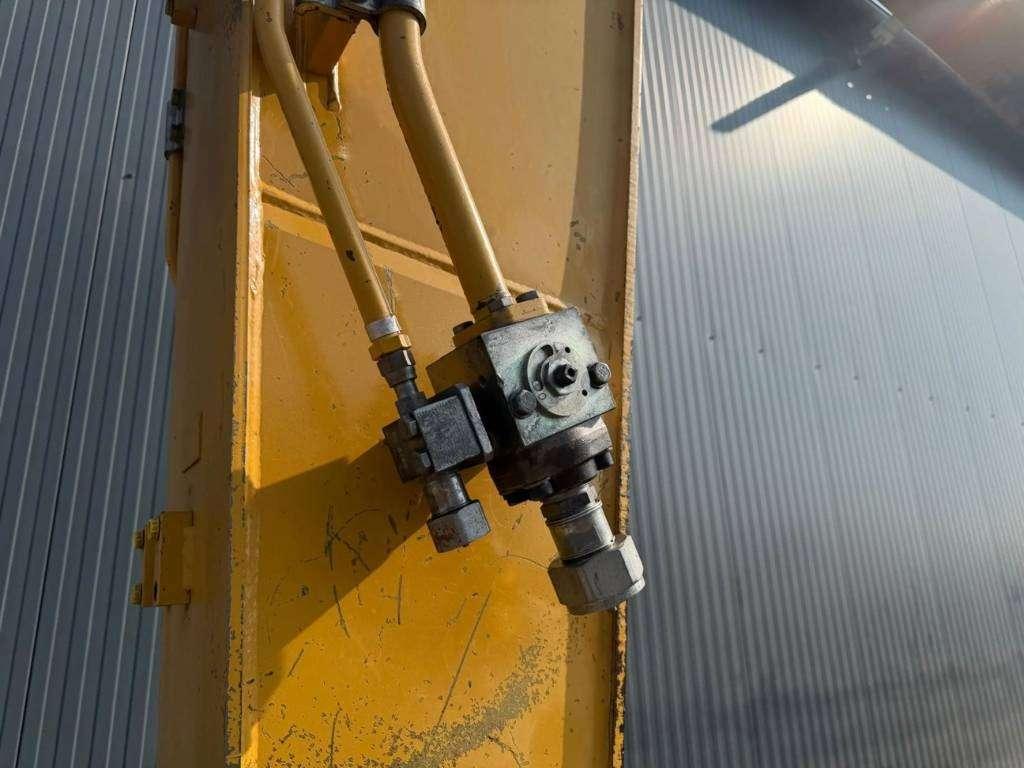 Caterpillar 323D L Photo 16