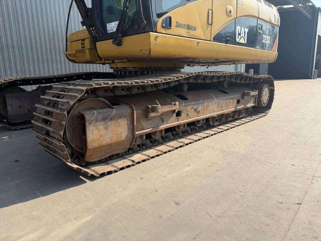 Caterpillar 323D L Photo 17