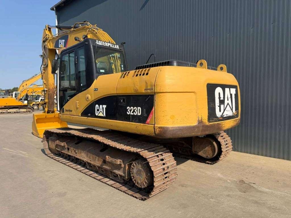 Caterpillar 323D L Photo 2