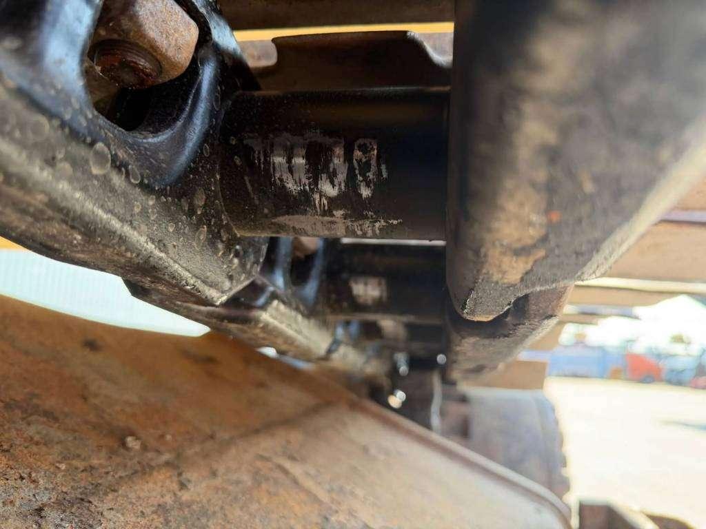 Caterpillar 323D L Photo 23