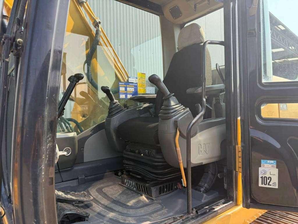 Caterpillar 323D L Photo 25