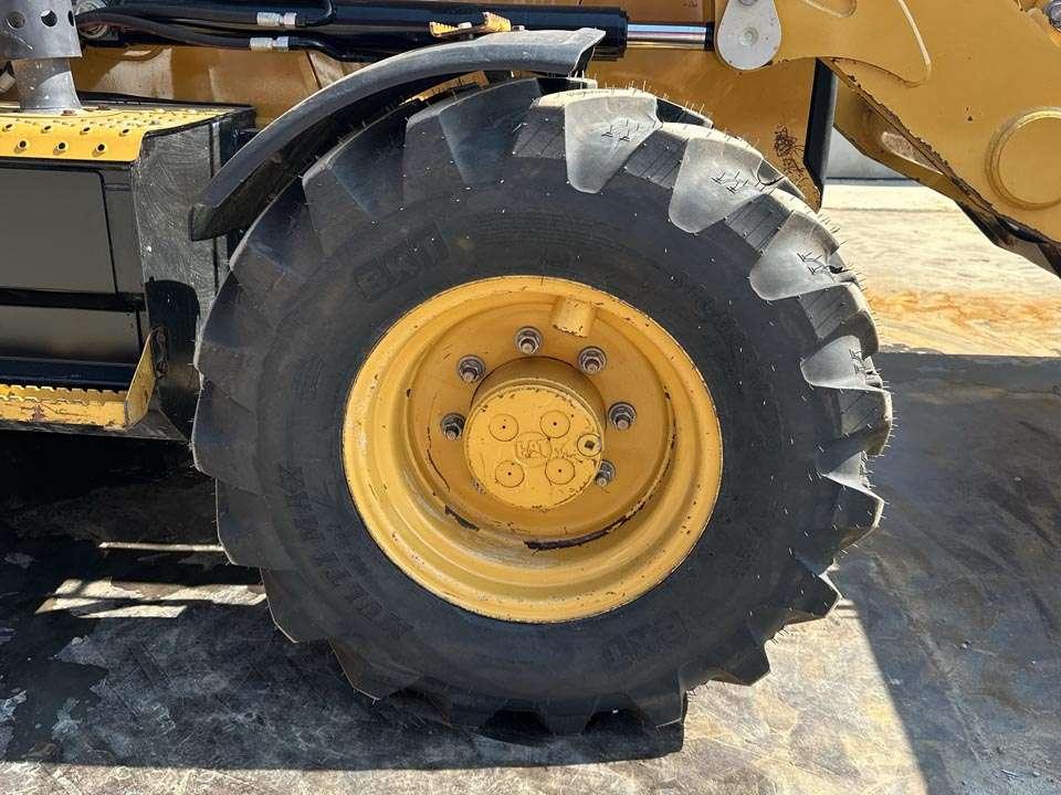 Caterpillar 432F2 4x4 Photo 6
