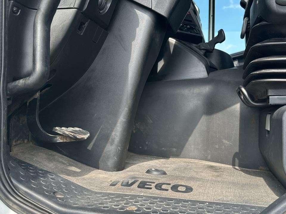 Iveco Trakker 450 6x4 Photo 16