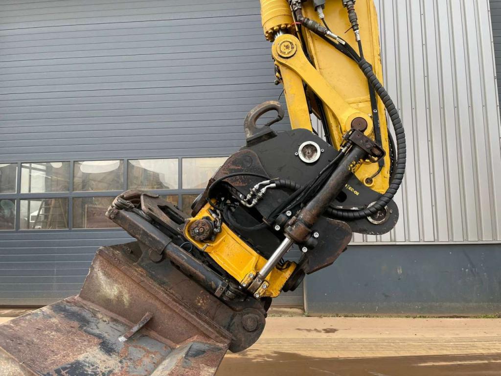 Komatsu PC240LC-10 Photo 18