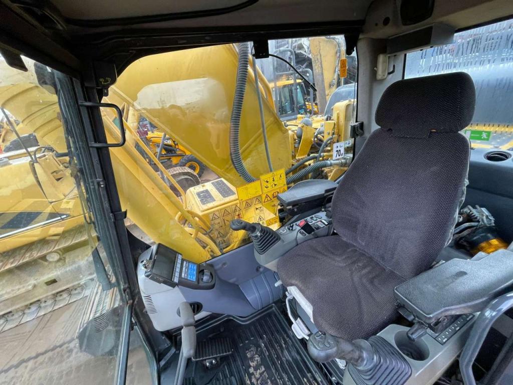 Komatsu PC240LC-10 Photo 20