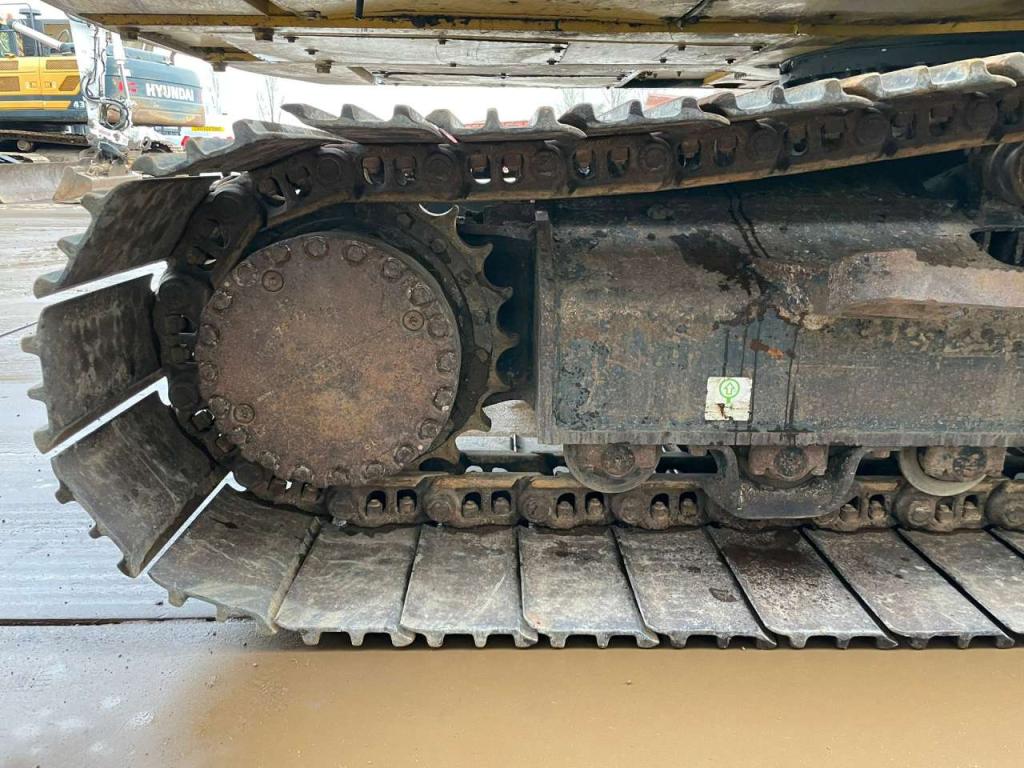 Komatsu PC240LC-10 Photo 30