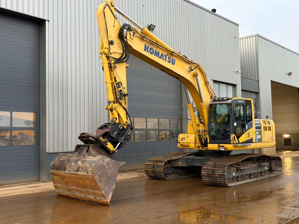 Komatsu PC240LC-10 Photo 4