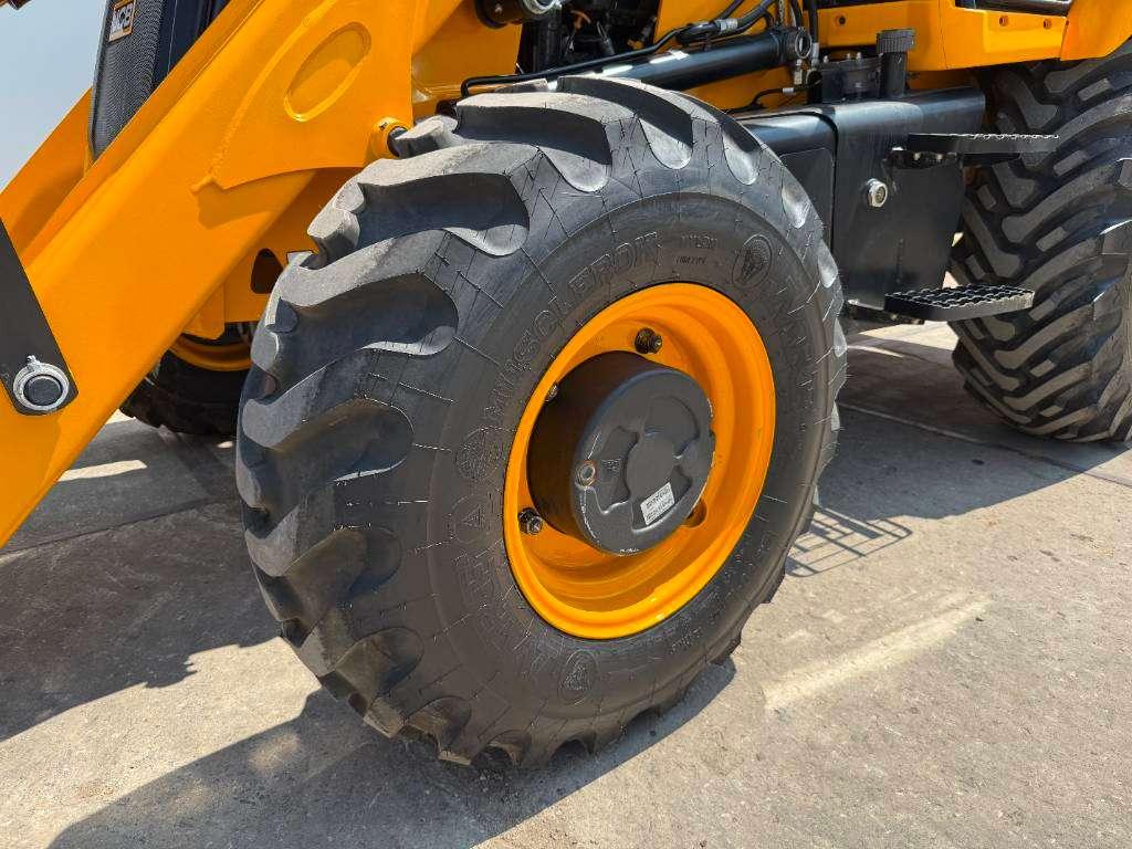 JCB 3DX / 3CX Plus 4WD - New / Unused/ Hammer Lines AC Photo 24