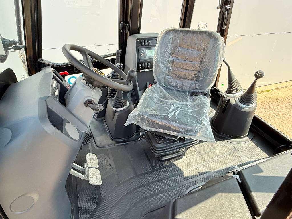 JCB 3DX / 3CX Plus 4WD - New / Unused/ Hammer Lines AC Photo 6