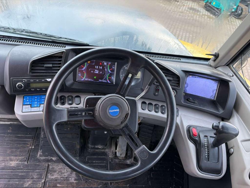 Komatsu HM300-3 Photo 11