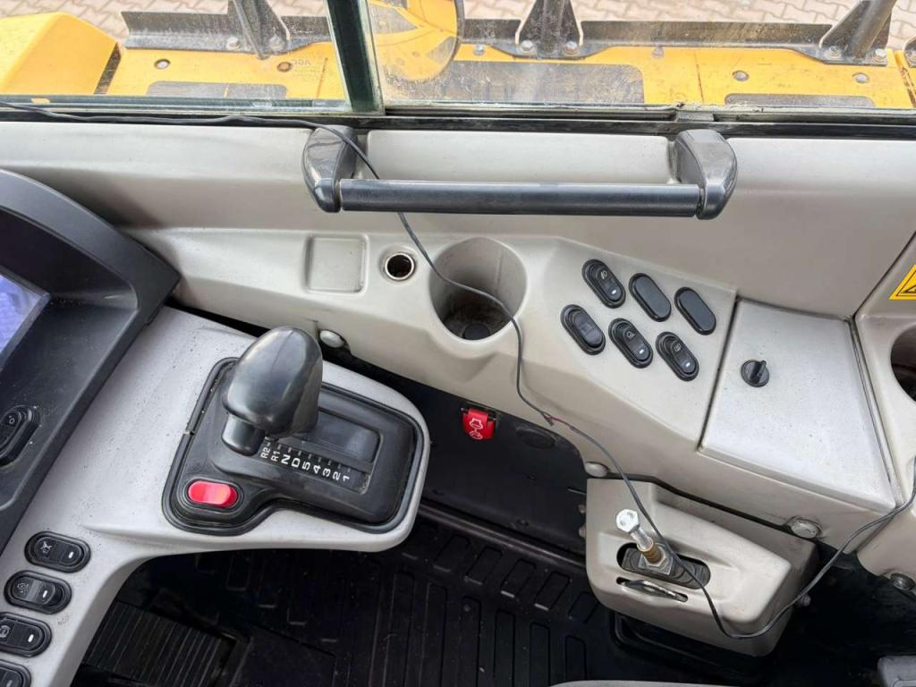 Komatsu HM300-3 Photo 18