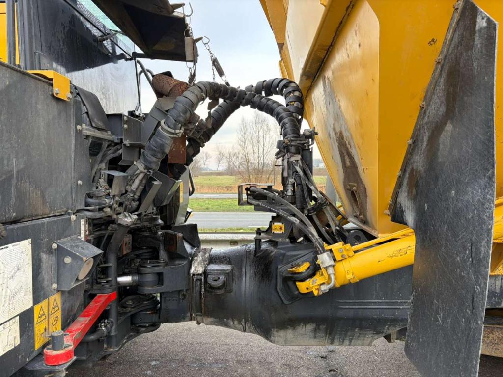 Komatsu HM300-3 Photo 26