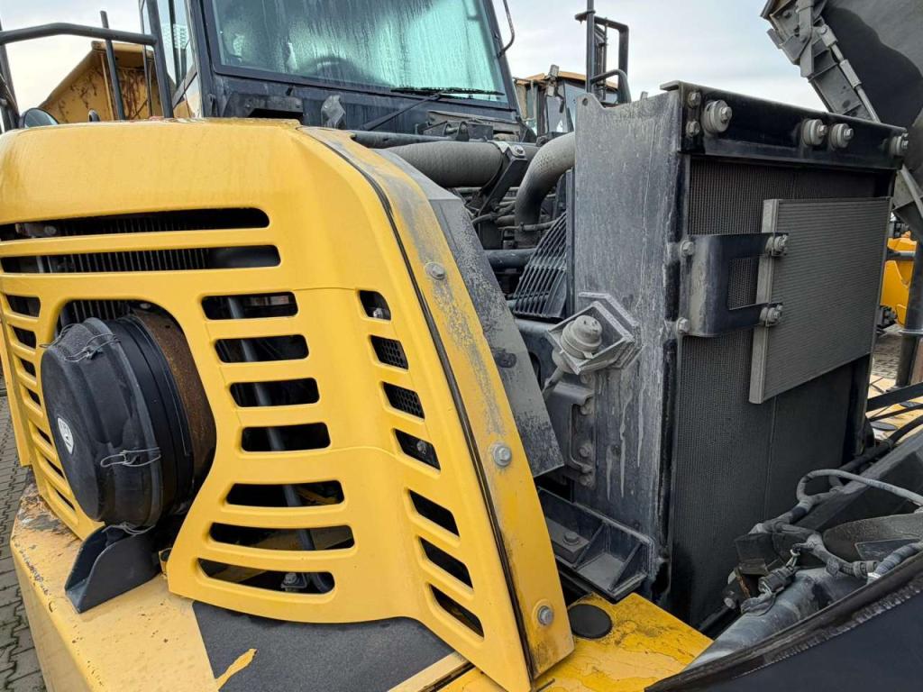 Komatsu HM300-3 Photo 28