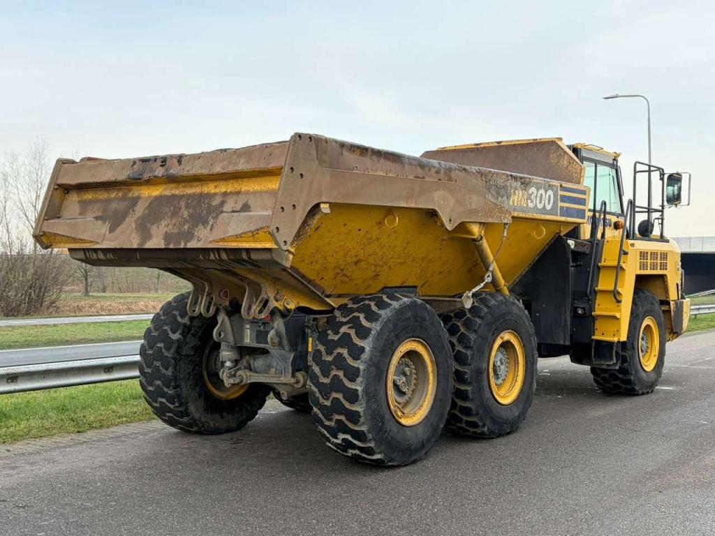 Komatsu HM300-3 Photo 3
