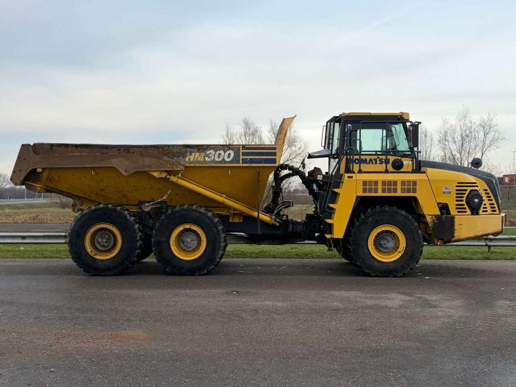 Komatsu HM300-3 Photo 6