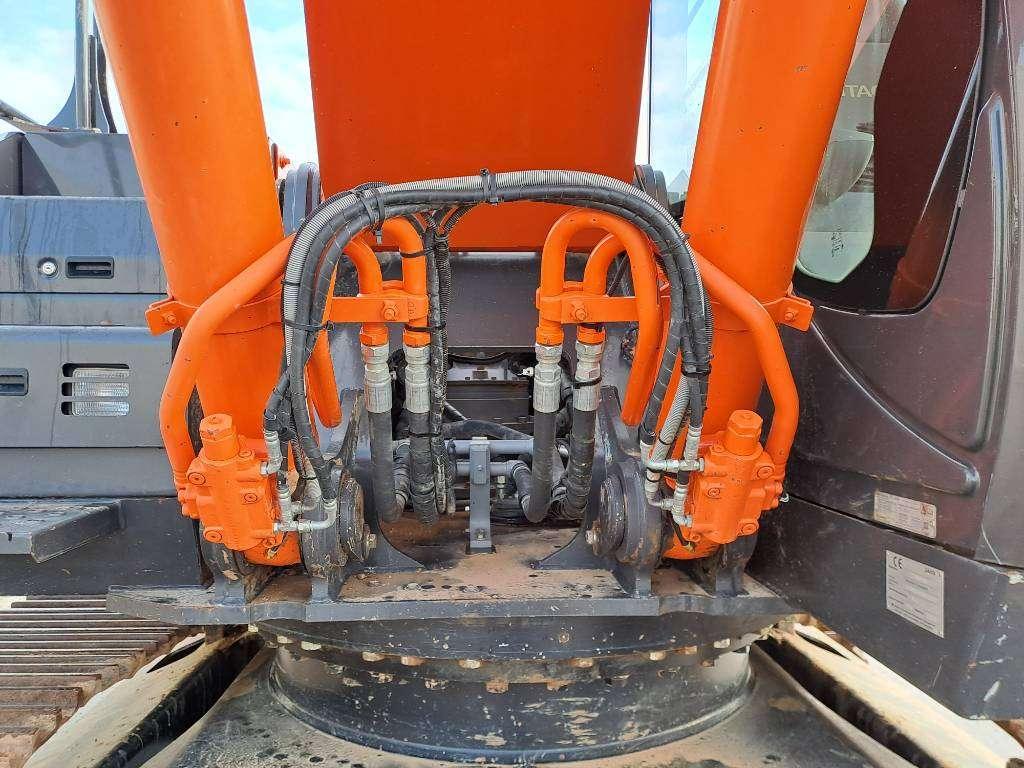 Hitachi Zx350LCN-6 Photo 10