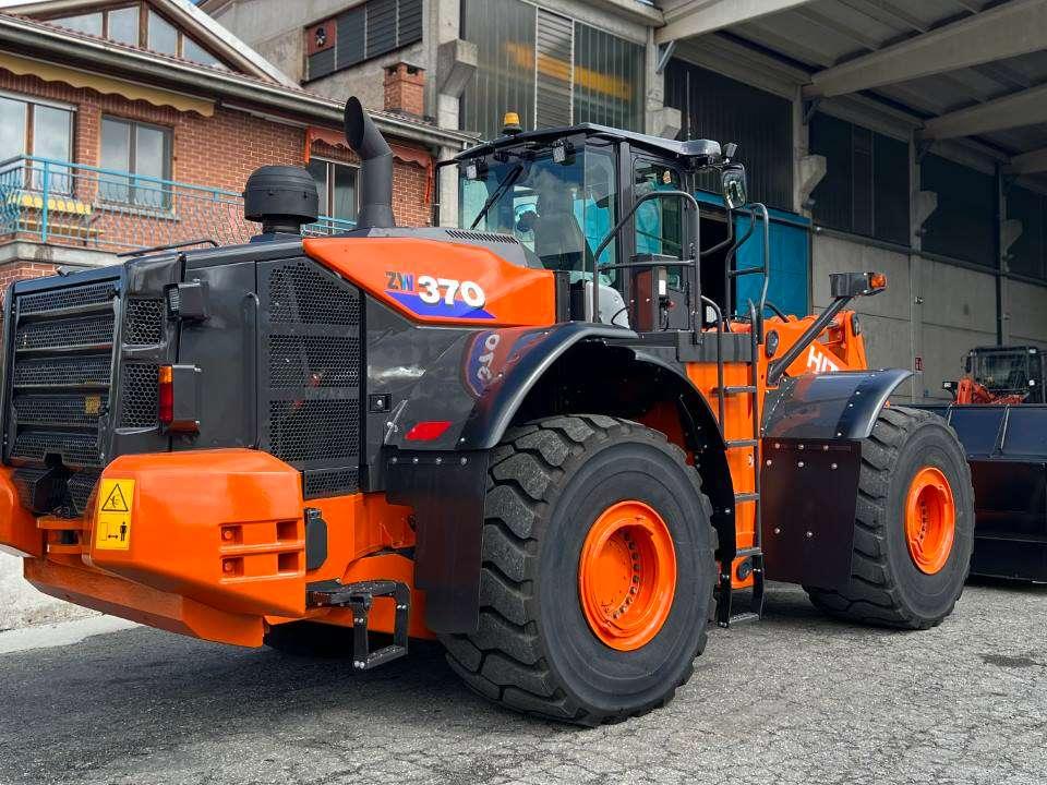 Hitachi ZW370-6 Photo 13