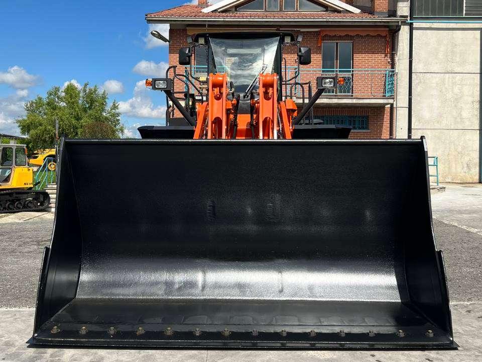 Hitachi ZW370-6 Photo 15