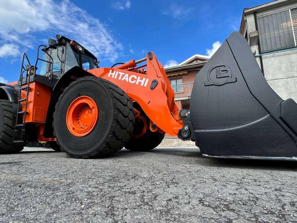 Hitachi ZW370-6 Photo 18