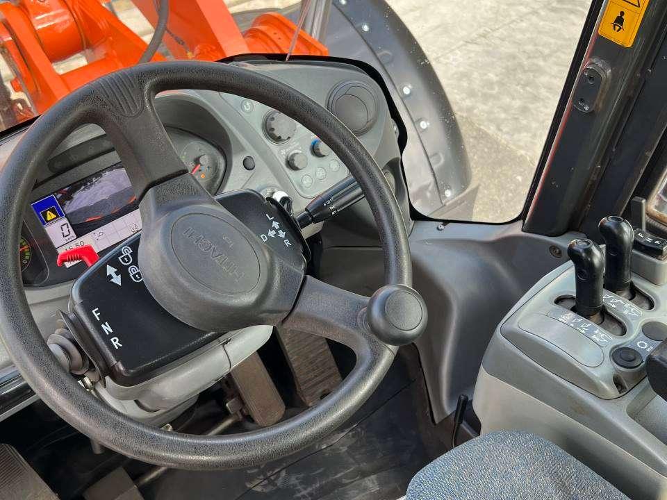 Hitachi ZW370-6 Photo 9