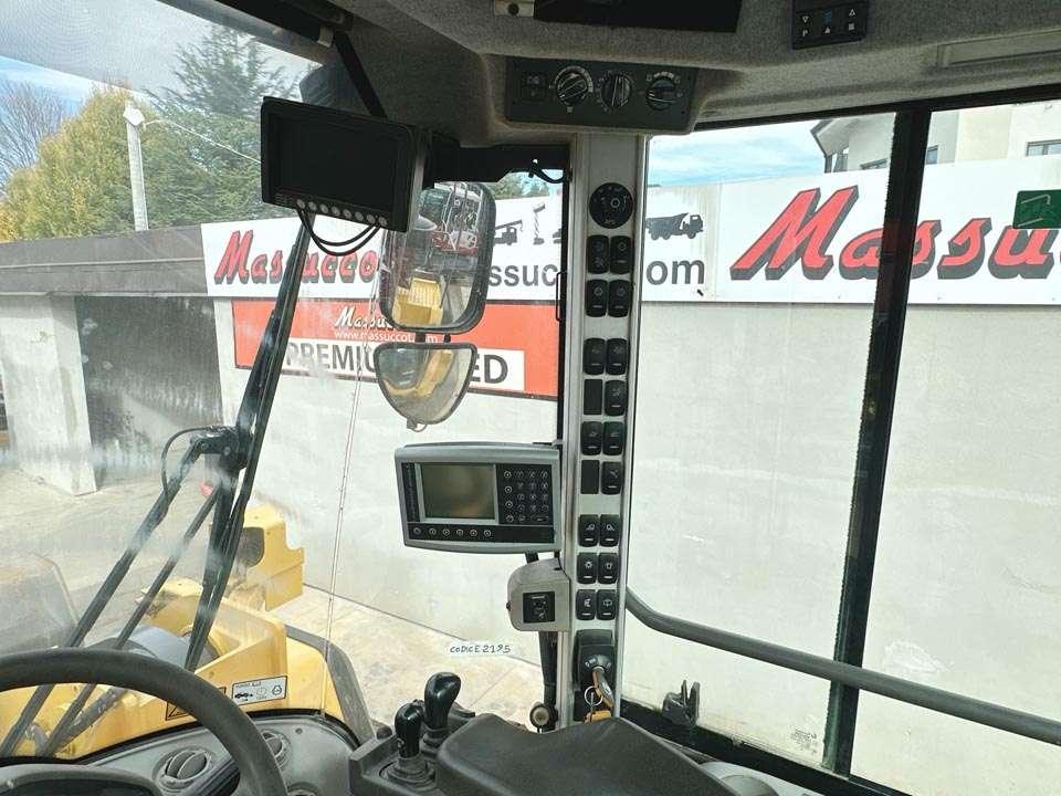 Volvo L180G Photo 16
