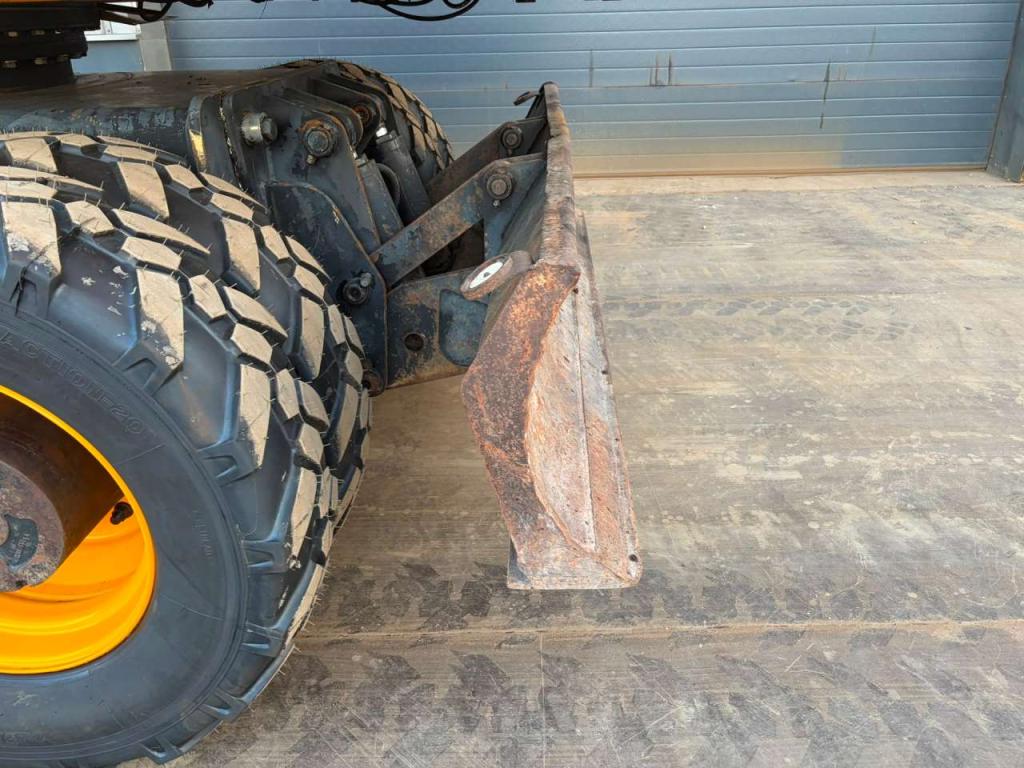 JCB JS175W Photo 15