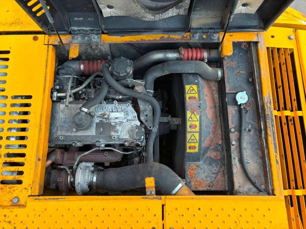 JCB JS175W Photo 29