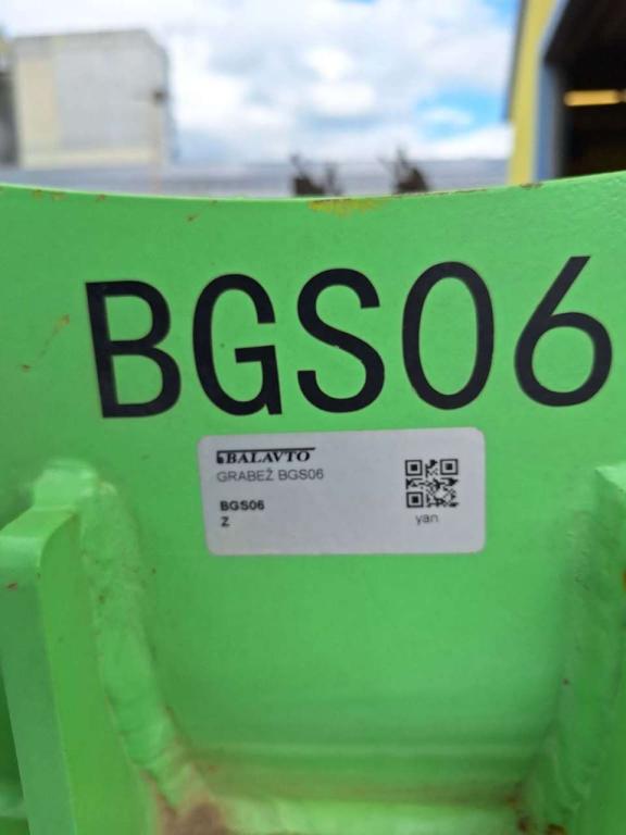S60-BGS for 12-18 ton excavators Attachment plate Photo 10