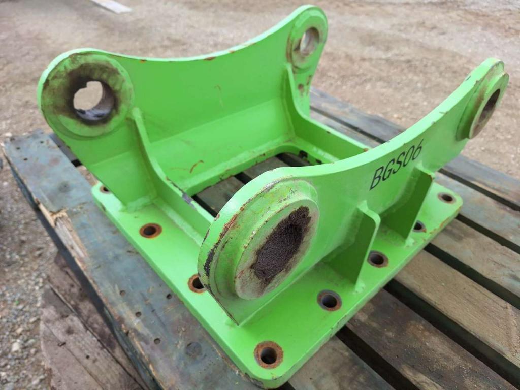S60-BGS for 12-18 ton excavators Attachment plate Photo 4