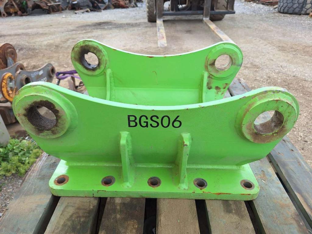 S60-BGS for 12-18 ton excavators Attachment plate Photo 5