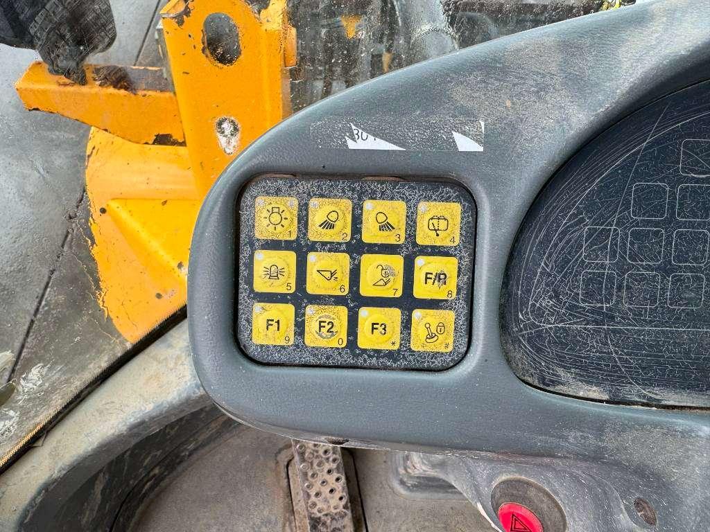 Volvo L30B - Bucket + Forks / Quick Coupler Photo 12