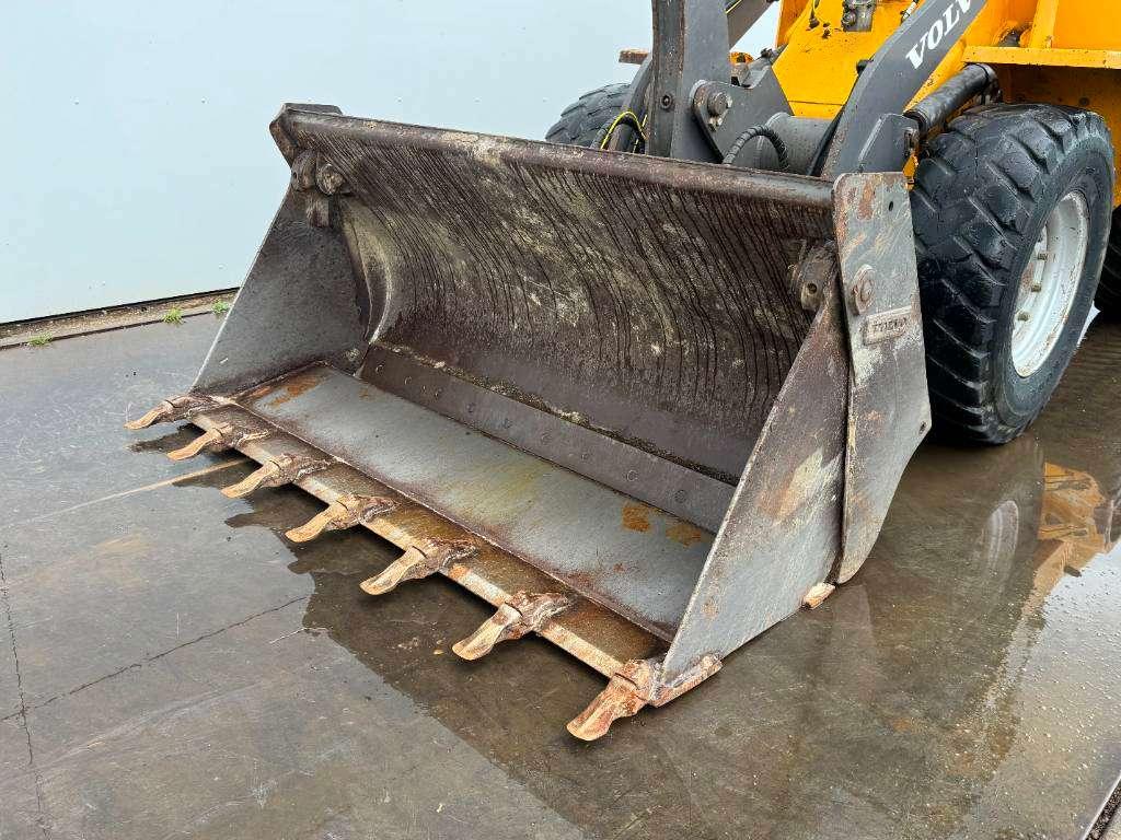 Volvo L30B - Bucket + Forks / Quick Coupler Photo 14