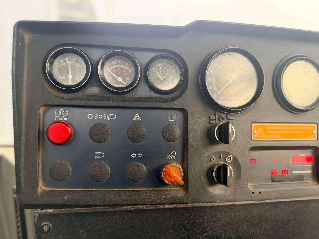 Dynapac CA302D Photo 12