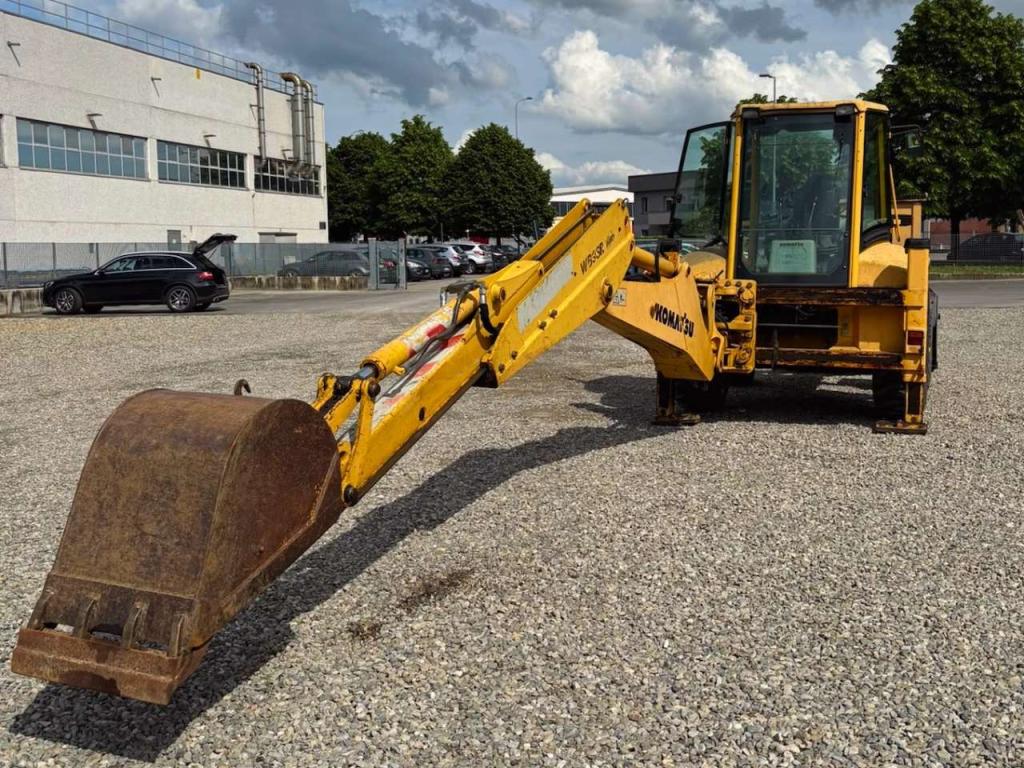 Komatsu WB93R-2 Photo 5